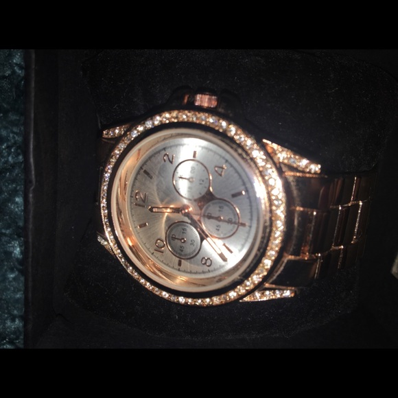 Fashion watch - Picture 1 of 2